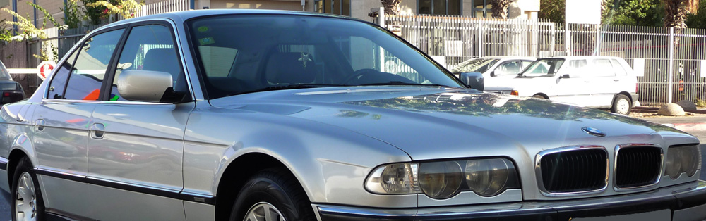 BMW 728i E38 street